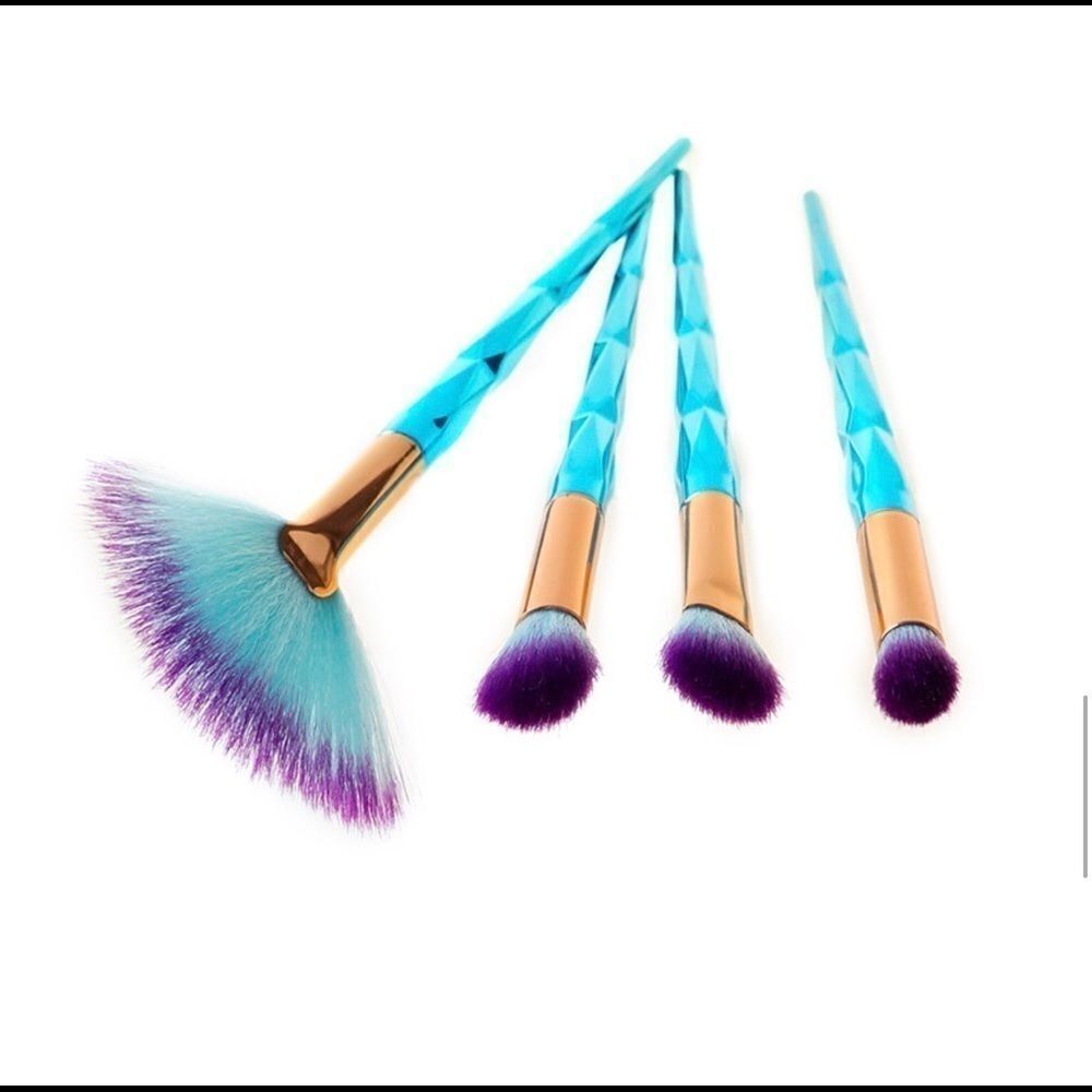 4 PC COSMETIC BRUSH SET‎